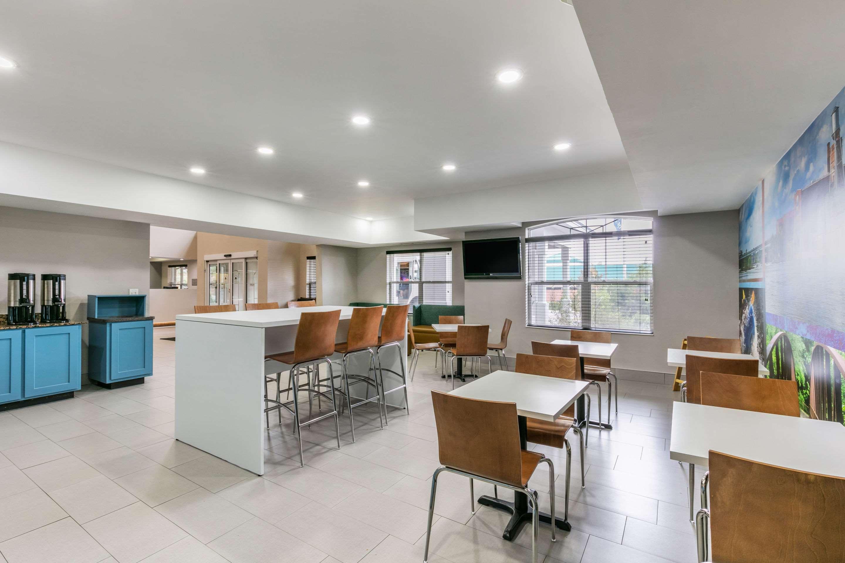 فندق Clarion Pointe Columbus-Bradley Park المظهر الخارجي الصورة