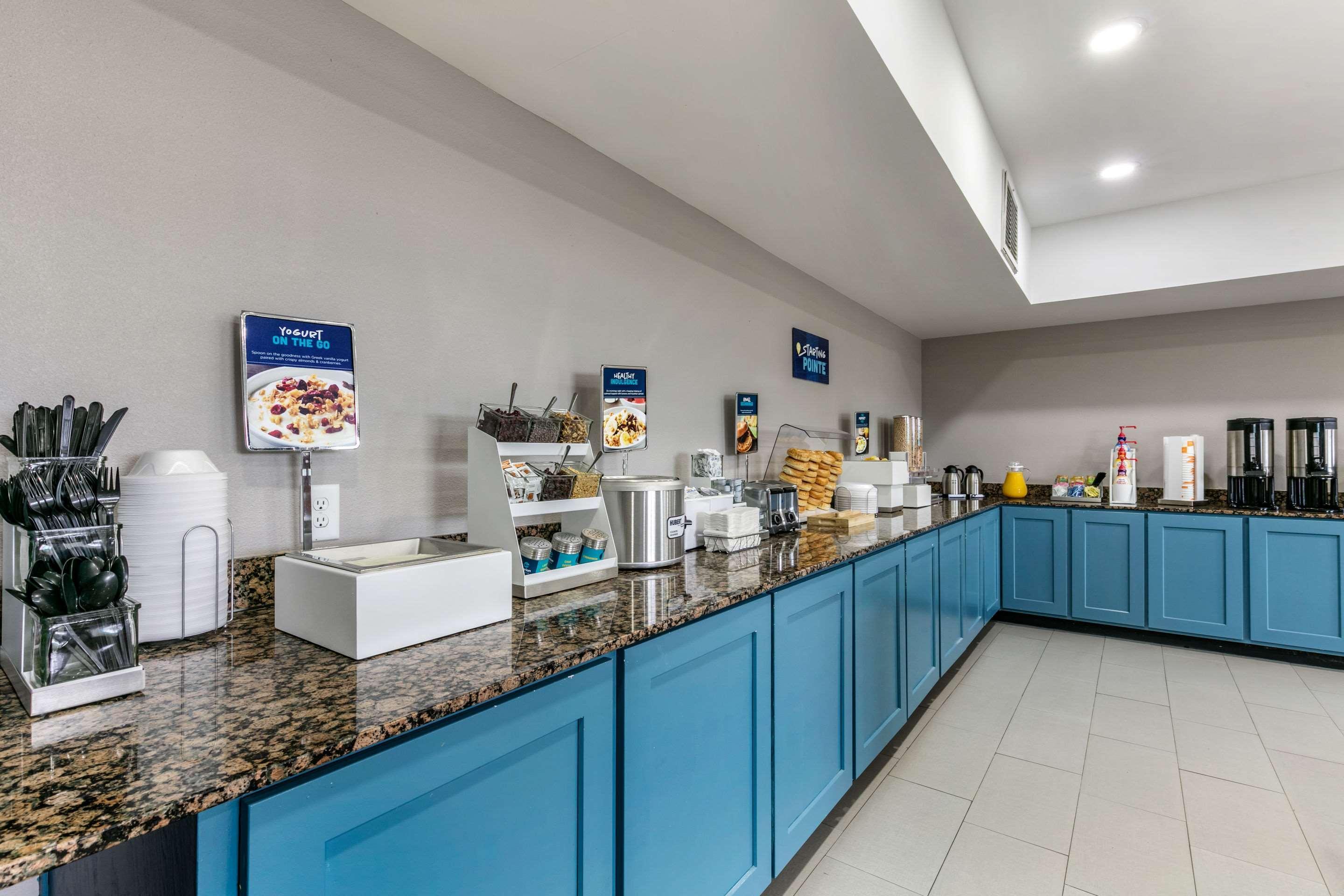فندق Clarion Pointe Columbus-Bradley Park المظهر الخارجي الصورة