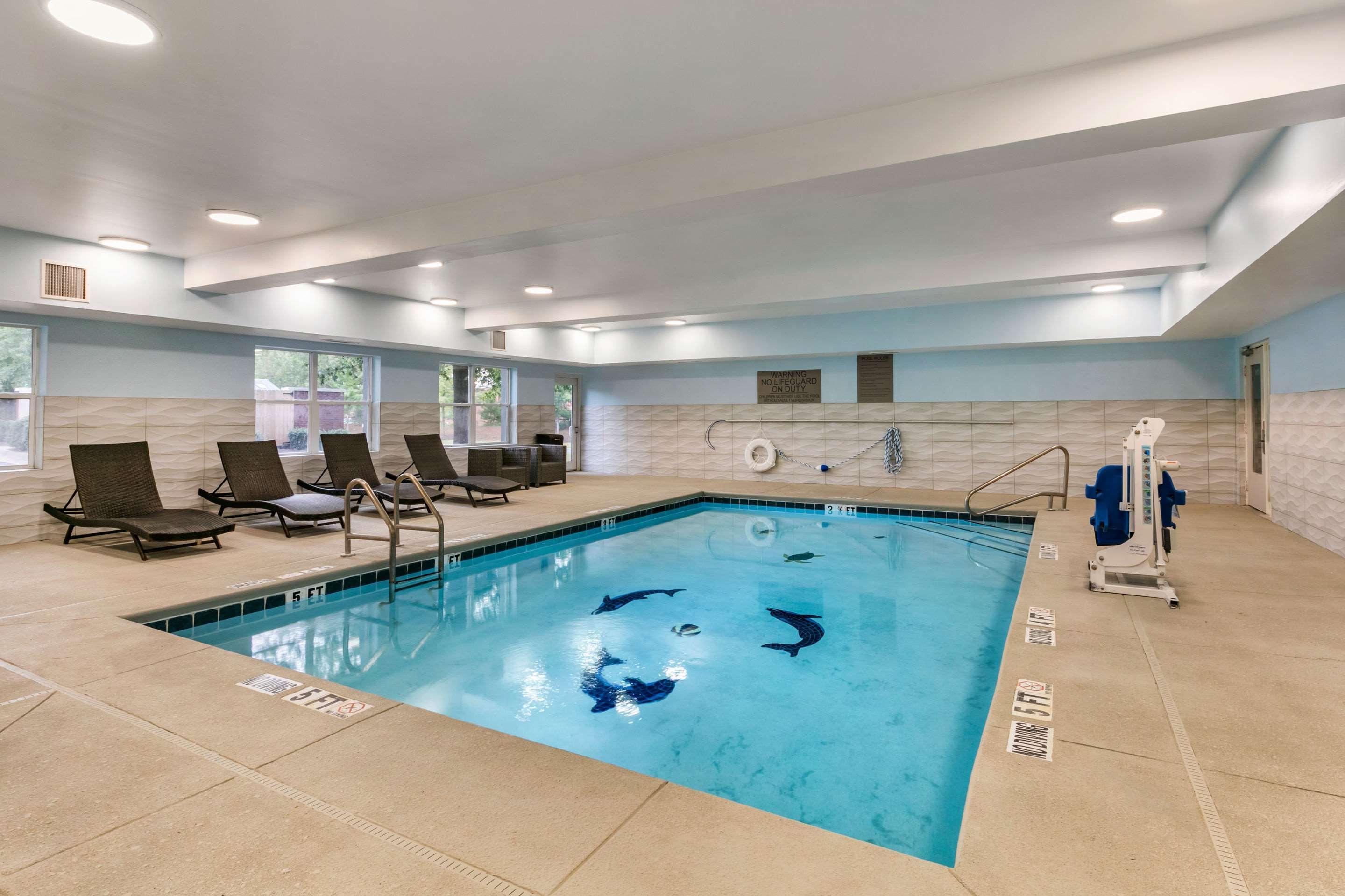 فندق Clarion Pointe Columbus-Bradley Park المظهر الخارجي الصورة