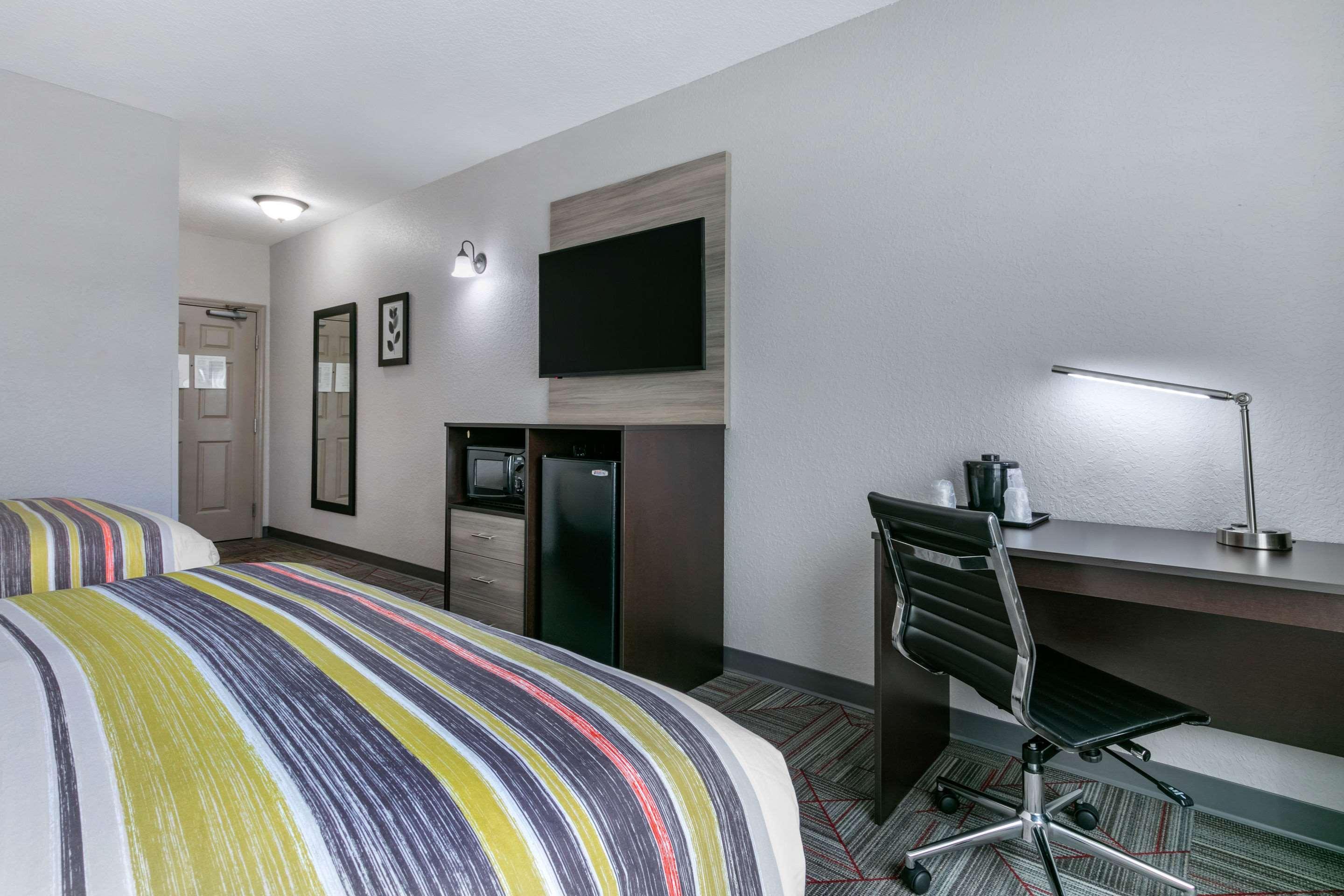 فندق Clarion Pointe Columbus-Bradley Park المظهر الخارجي الصورة