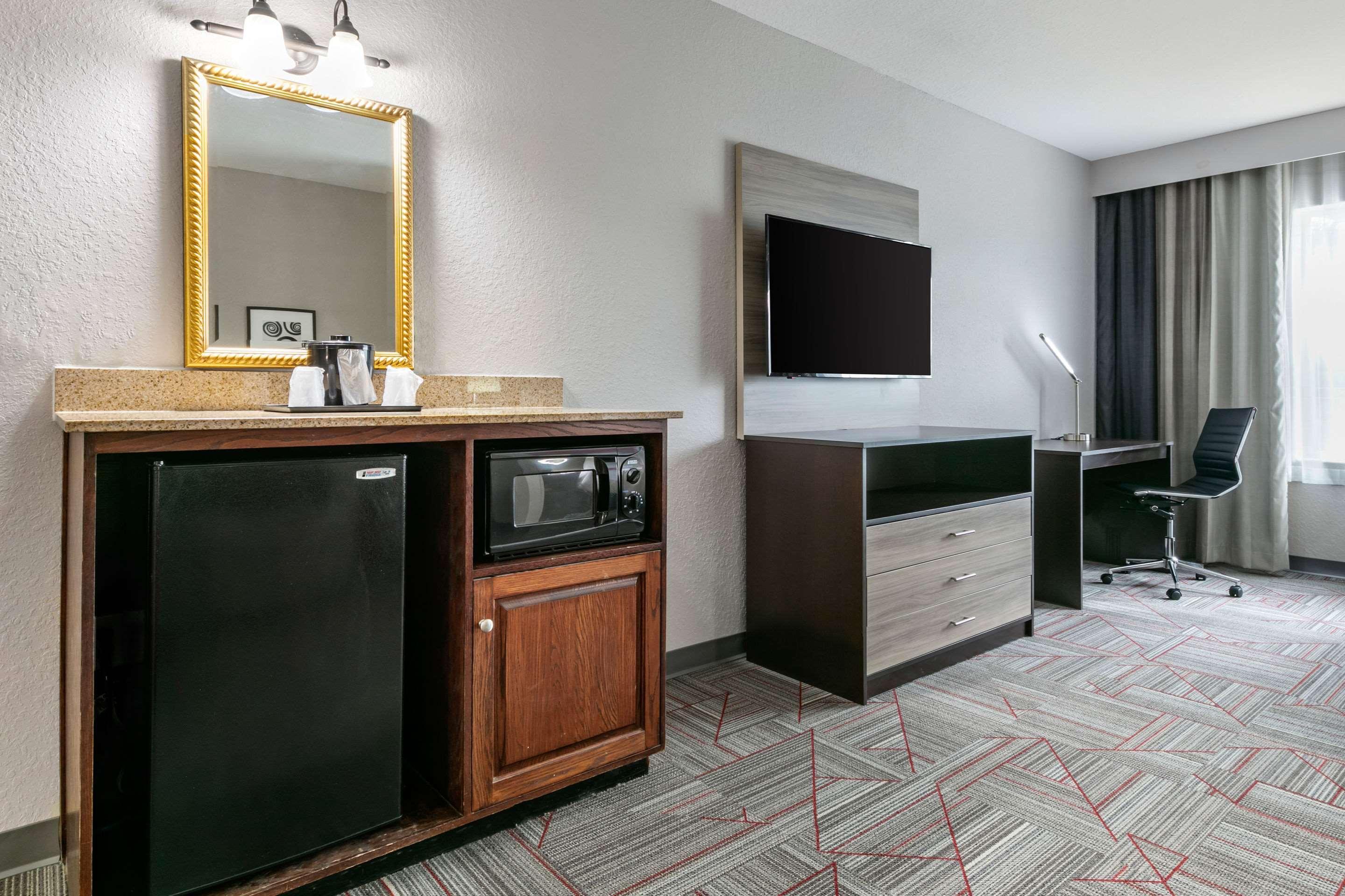 فندق Clarion Pointe Columbus-Bradley Park المظهر الخارجي الصورة