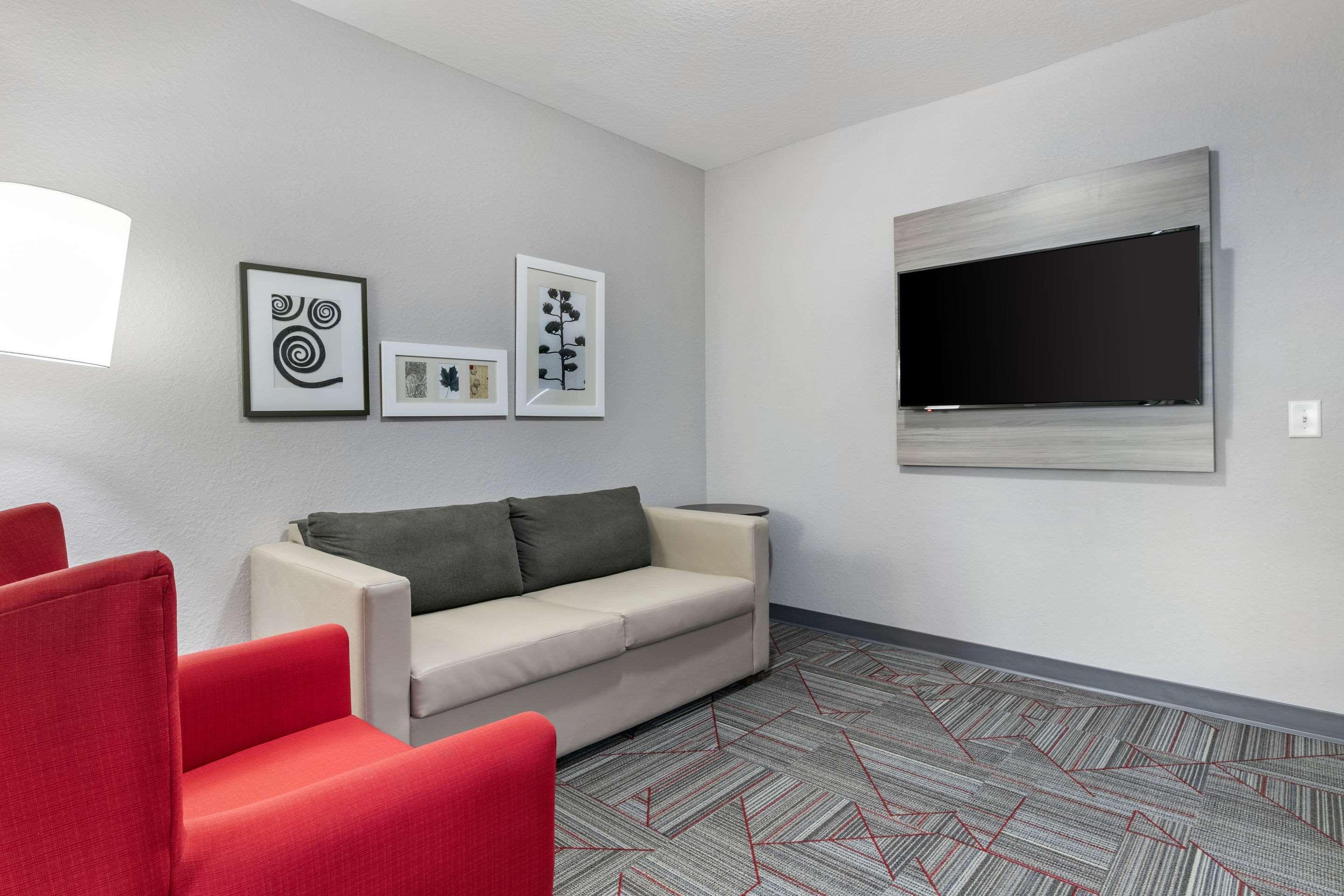 فندق Clarion Pointe Columbus-Bradley Park المظهر الخارجي الصورة