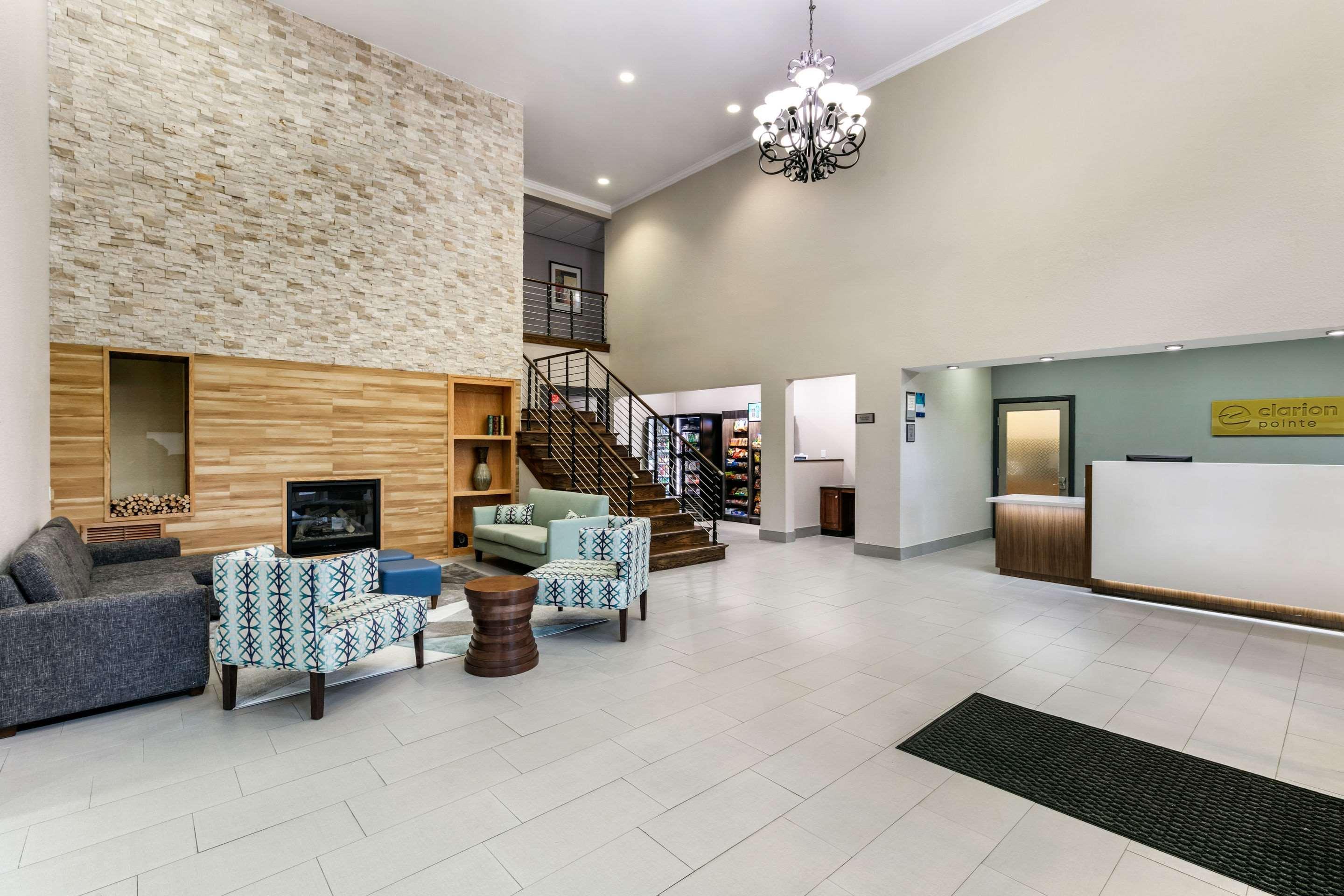 فندق Clarion Pointe Columbus-Bradley Park المظهر الخارجي الصورة