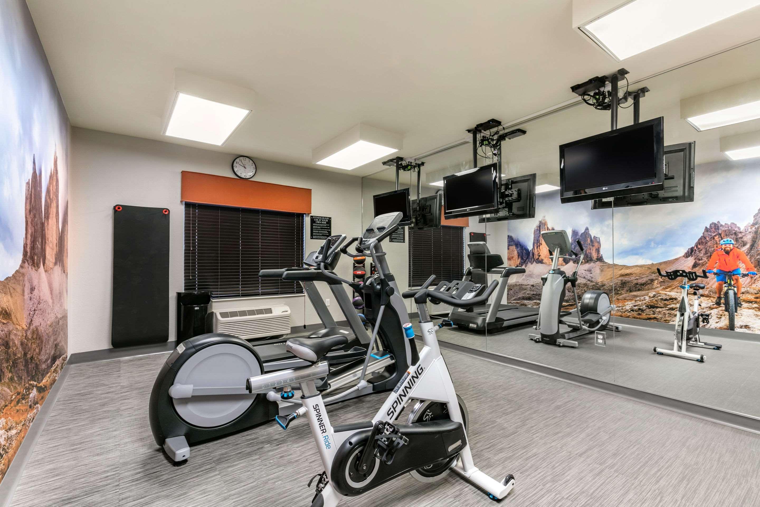 فندق Clarion Pointe Columbus-Bradley Park المظهر الخارجي الصورة