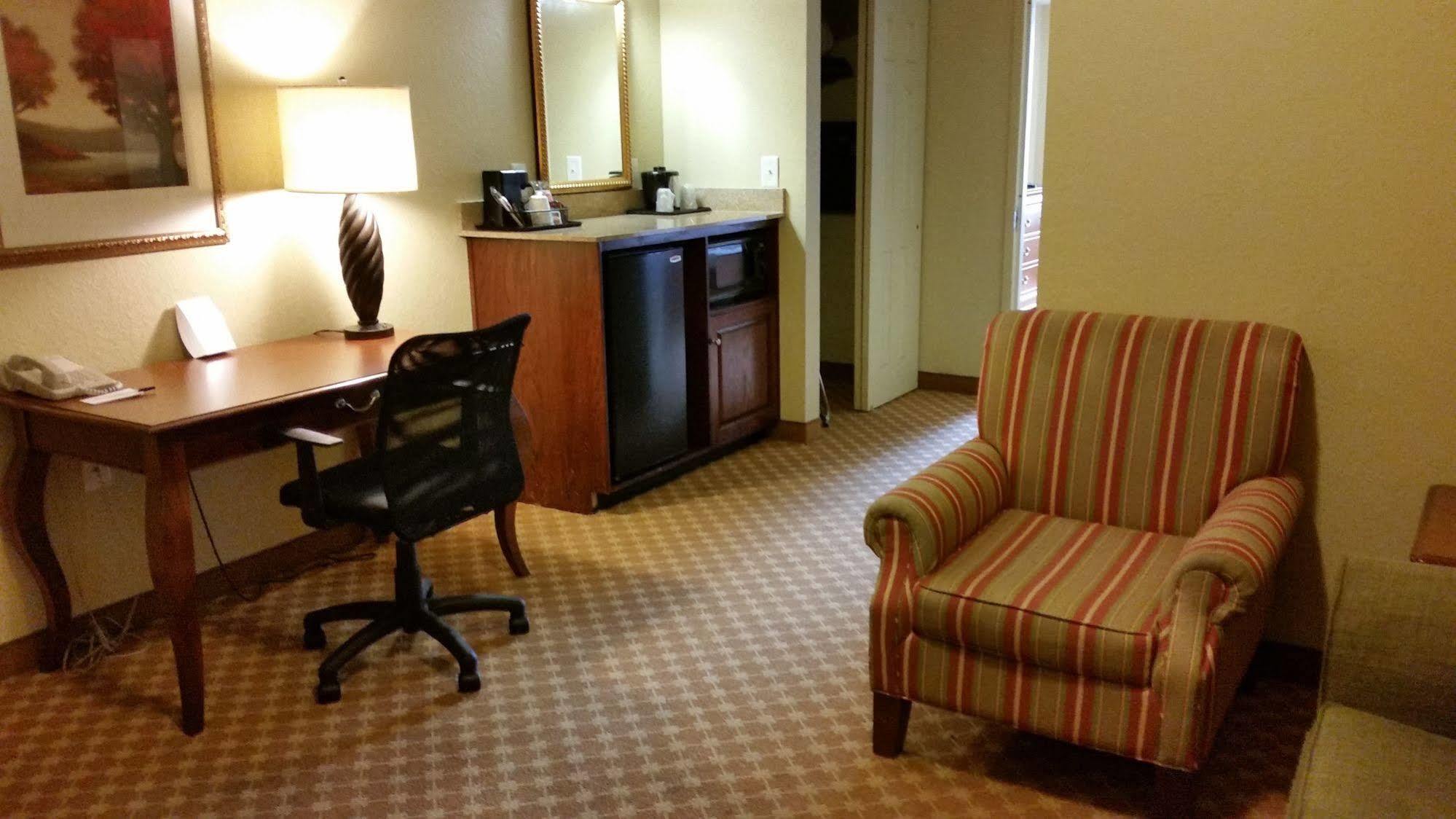 فندق Clarion Pointe Columbus-Bradley Park المظهر الخارجي الصورة
