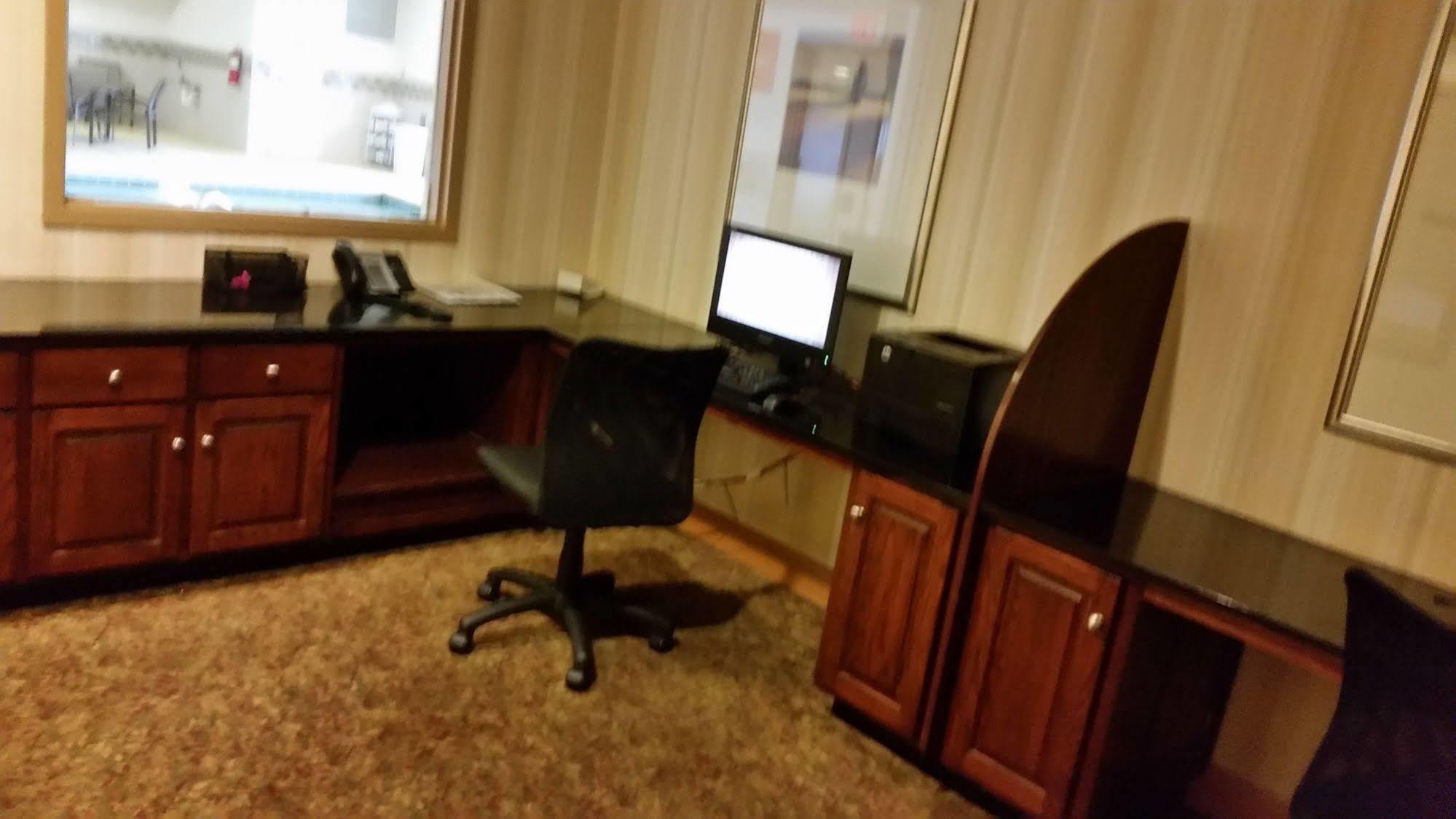 فندق Clarion Pointe Columbus-Bradley Park المظهر الخارجي الصورة