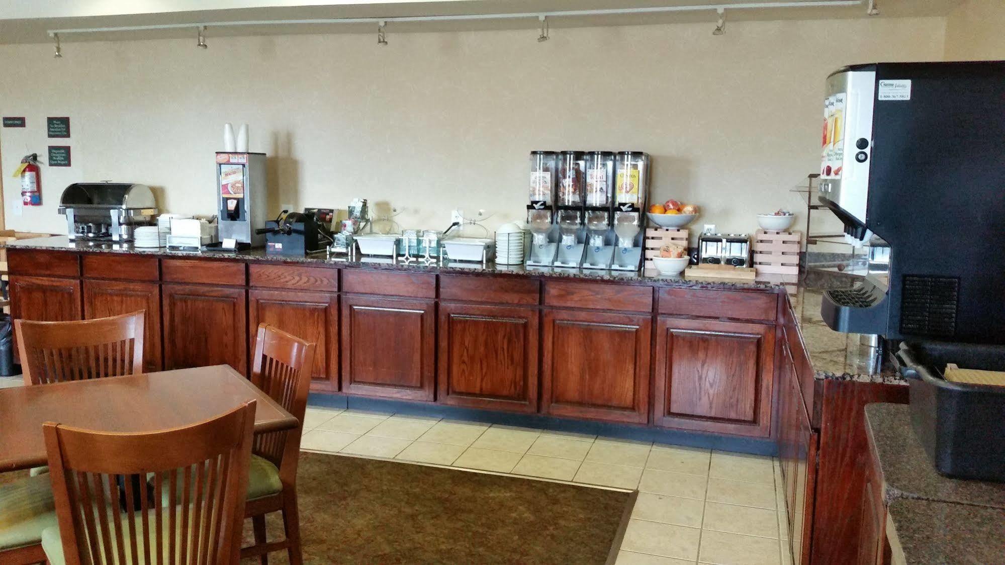 فندق Clarion Pointe Columbus-Bradley Park المظهر الخارجي الصورة