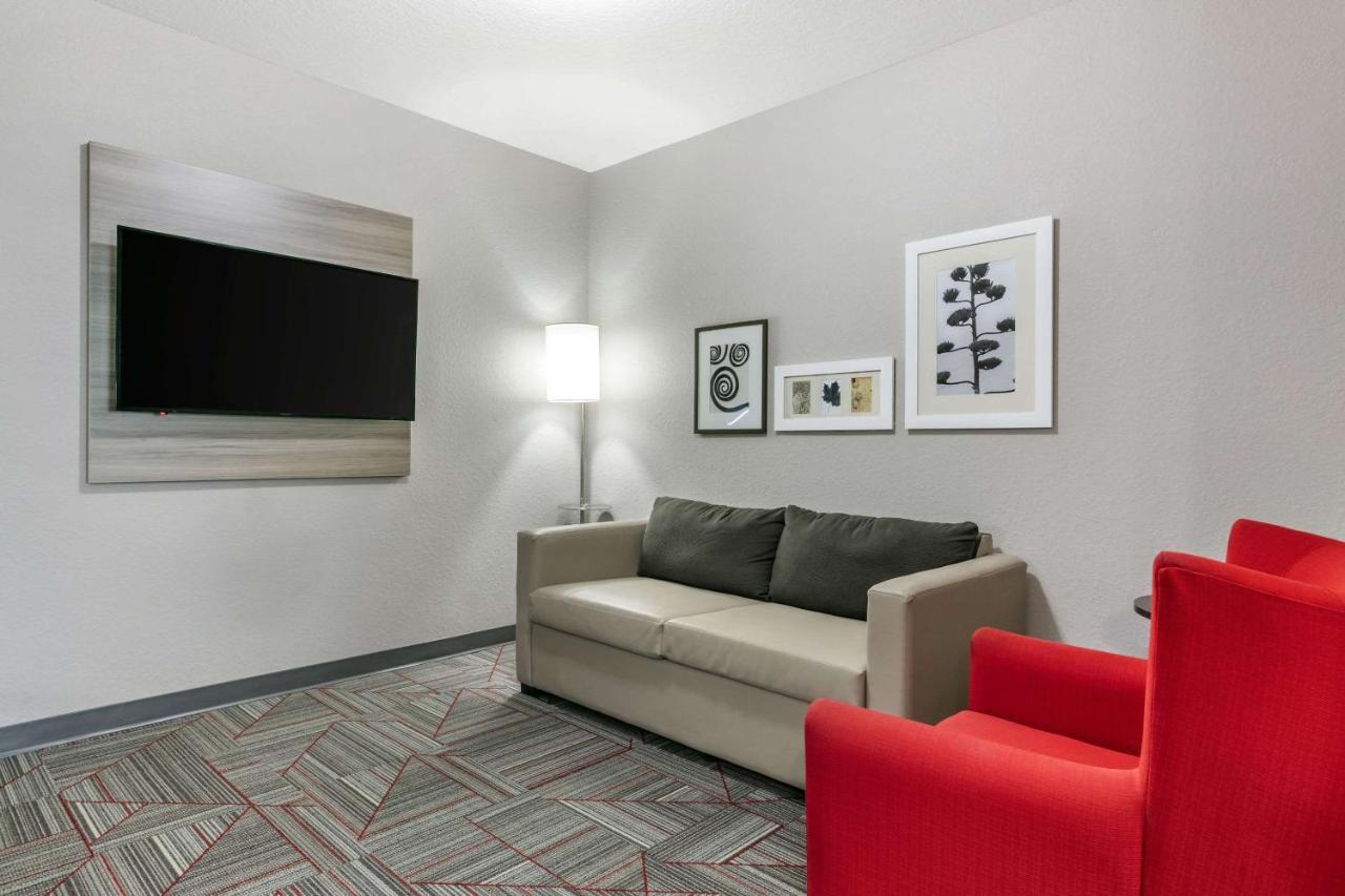 فندق Clarion Pointe Columbus-Bradley Park المظهر الخارجي الصورة